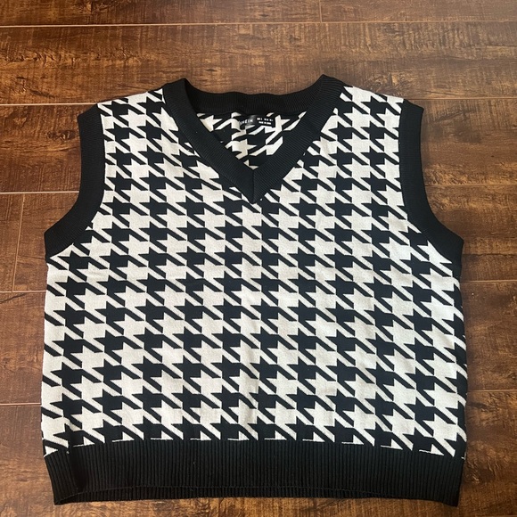 shein black and white retro style sweater vest - Picture 2 of 3